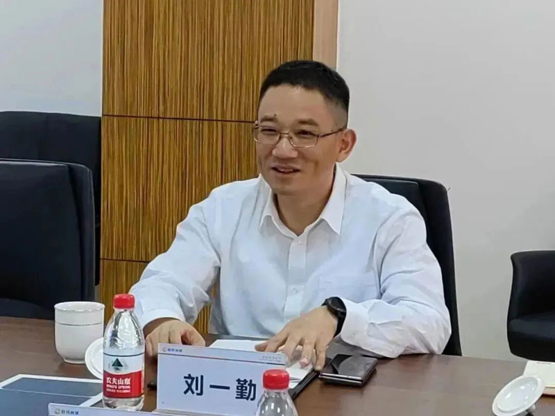 無(wú)錫市新吳法院院長(zhǎng)劉一勤一行蒞臨江蘇日托考察調(diào)研