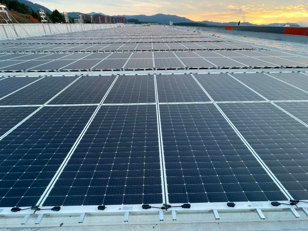 廠房屋頂變發(fā)電站，日托輕柔攜手央企再添陽(yáng)光福利
